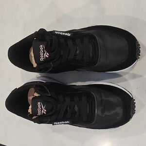 Black Reebok Classic #galaxy10 size 7